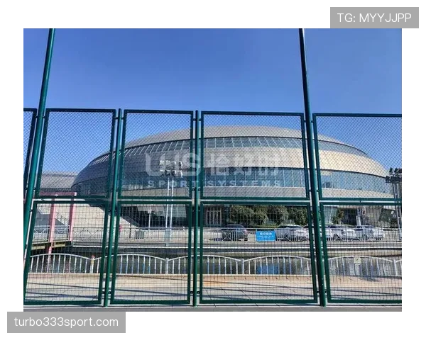 深度解析篮球圆柱体原则：合法防守空间与犯规判定